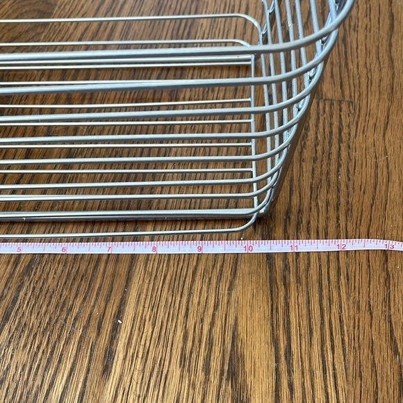 Metal organizing basket with handles - Picture 2 of 4